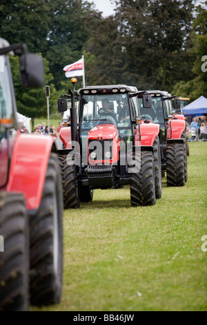 Vintage les tracteurs Massey Ferguson au Cotswold Show 2008, Cirencester, Gloucestershire, Royaume-Uni Banque D'Images