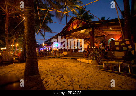 Beach bar sophistiqué et funky dans Caraïbes. Banque D'Images