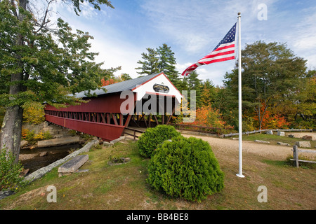 Pont couvert historique sur la Swift River Conway, New Hampshire Banque D'Images