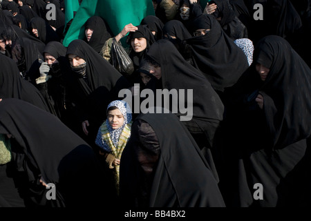 Les femmes iraniennes commémorer Achoura, le jour de la mort de l'Imam Hussein. Banque D'Images