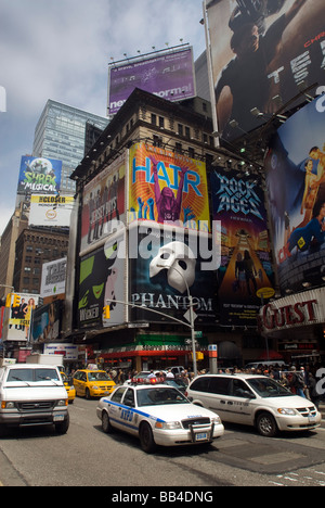 Des panneaux publicitaires de Times Square, Broadway publicité montre le mercredi 6 mai 2009 Richard B Levine Banque D'Images