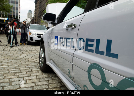 General Motors Chevrolet Equinox affiche des véhicules à pile à combustible à hydrogène à NY City Hall Banque D'Images