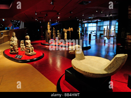 L'intérieur du Musée du Quai Branly (MQB) un nouveau musée dédié à l'art de civilisations autochtones ; situé à Paris, France. Banque D'Images