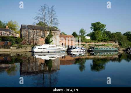 Bateaux amarrés sur la Tamise à Wallingford, Oxfordshire, UK Banque D'Images