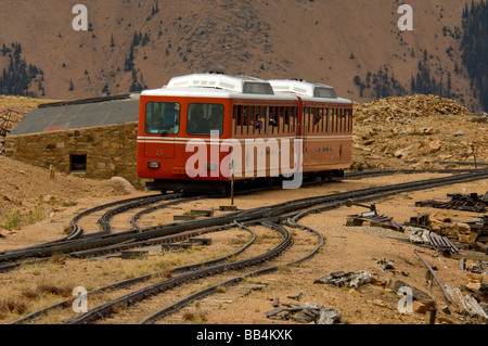 Colorado, Colorado Springs. Pikes Peak Cog Railway. Vues de la ligne d'arbre ci-dessus lors du sommet de 4610. Banque D'Images