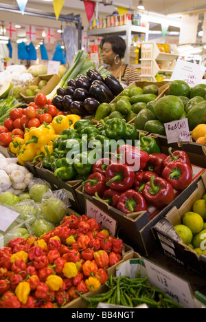 Fruits et légumes au marché de détail de décrochage Coventry Banque D'Images