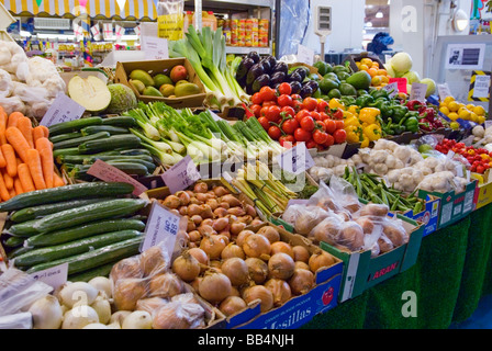 Fruits et légumes au marché de détail de décrochage Coventry Banque D'Images