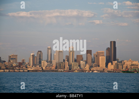 Seattle Waterfront skyline et vue de West Seattle dans la baie Elliott. Banque D'Images