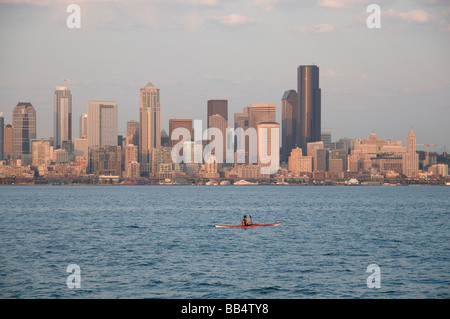 Seattle Waterfront skyline et vue de West Seattle dans la baie Elliott. Banque D'Images