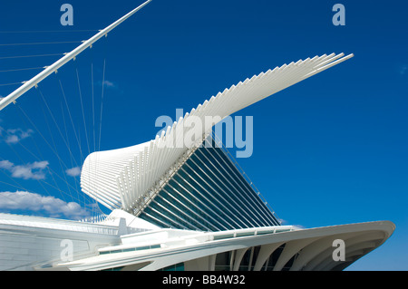 Milwaukee Art Museum's Quadracci Pavilion conçu par l'architecte espagnol Santiago Calatrava, le long du lac Michigan Banque D'Images