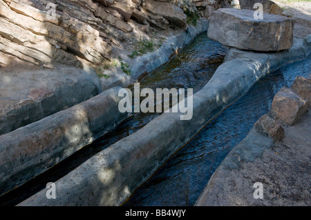 Aflaj ou Falaj sont des systèmes d'irrigation traditionnelle de l'eau , ci-dessous sont ceux de Jabal el Akhdar, dans le sultanat d'Oman Banque D'Images