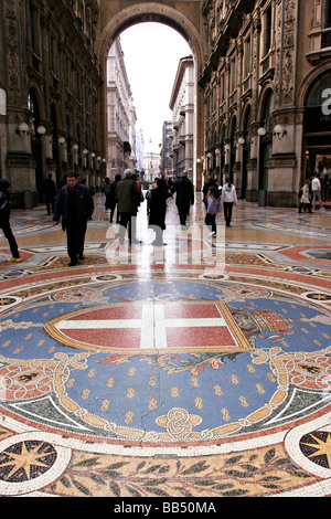 Mosaïque sur le plancher à l'intérieur de la galerie Vittorio Emanuele II à Milan Italie Banque D'Images