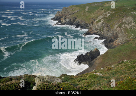 Ogo Dour Cove falaises Predannack Cornwall Lézard Banque D'Images