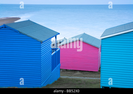 Cabanes de plage aux couleurs vives, Tankerton, Whitstable Kent Banque D'Images