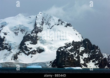 Vue spectaculaire sur l'île de l'éléphant dans les îles Shetland du Sud, l'Antarctique Banque D'Images