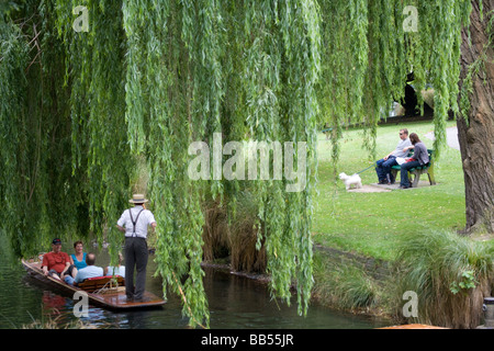 Promenades en barque sur la rivière Avon à Christchurch ile sud Nouvelle Zelande Banque D'Images