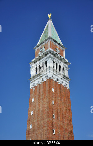 La Campanile, la Place Saint-Marc, Venise, Venise, Vénétie, province de l'Italie Banque D'Images