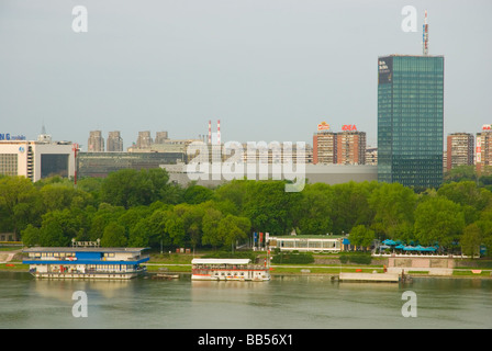 Rivière du Danube avec la nouvelle partie de l'Europe Serbie Belgrade Banque D'Images