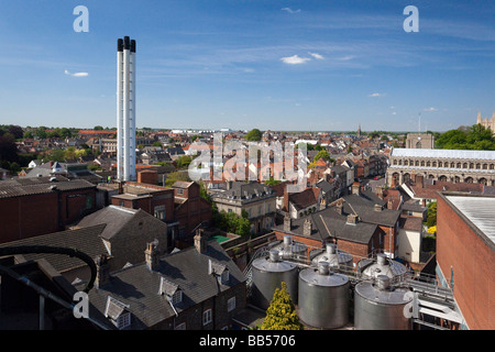 Vue sur Bury St Edmunds avec la Brasserie Greene King / Westgate au premier plan, Suffolk, UK Banque D'Images