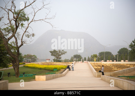 Conçu par le célèbre architecte, Manfredi Nicoletti, Millenium Park est le plus grand parc d'Abuja et espace vert. D'abord ouvert Banque D'Images