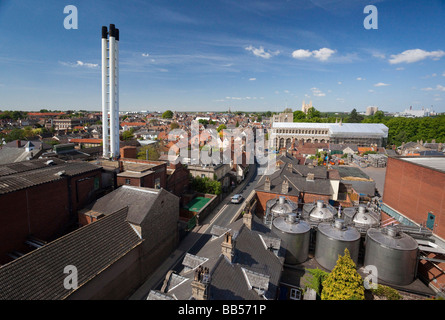 Vue sur Bury St Edmunds avec la Brasserie Greene King / Westgate au premier plan, Suffolk, UK Banque D'Images