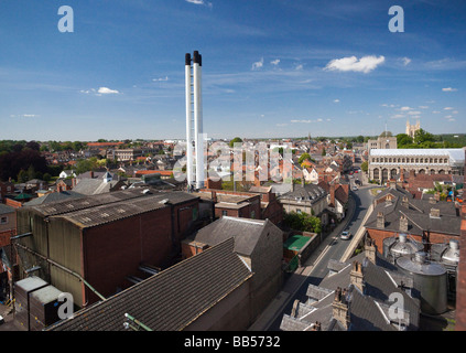 Vue sur Bury St Edmunds avec la Brasserie Greene King / Westgate au premier plan, Suffolk, UK Banque D'Images