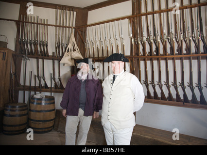 Le Magazine de Colonial Williamsburg, Virginie abrite des centaines d'armes à feu de style colonial. Banque D'Images