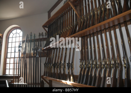 Le Magazine de Colonial Williamsburg, Virginie abrite des centaines d'armes à feu de style colonial. Banque D'Images