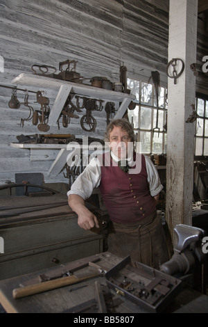 L'atelier du forgeron à Colonial Williamsburg, Virginie. Banque D'Images