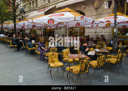 Terrasse de café le long de la rue Knez Mihailova à Belgrade Serbie Europe Banque D'Images