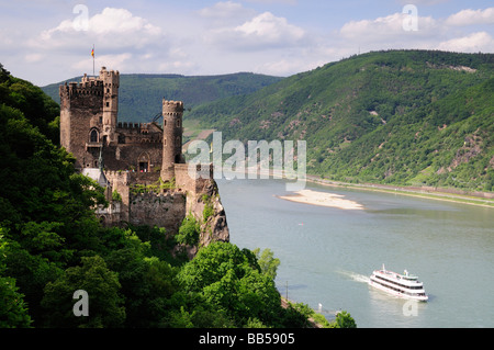 Le château de Burg Rheinstein aller-retour sur le Rhin, Allemagne Banque D'Images