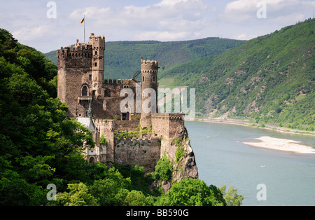 Le château de Burg Rheinstein aller-retour sur le Rhin, Allemagne Banque D'Images