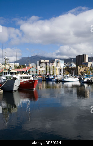 Bateaux amarrés dans Sullivan's Cove, Hobart, Tasmanie Banque D'Images