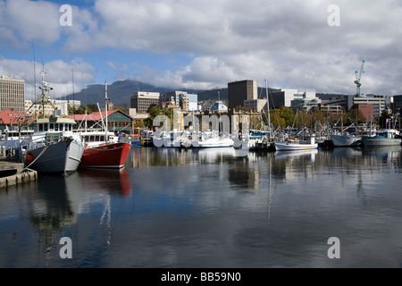 Bateaux amarrés dans Sullivan's Cove, Hobart, Tasmanie Banque D'Images