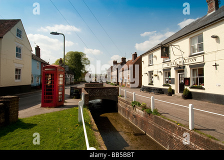 East meon village et l'Izaak Walton public house Banque D'Images