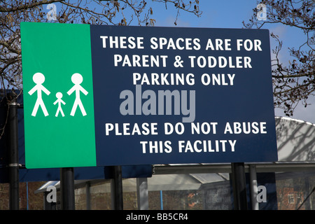 Parent et enfant parking sign Banque D'Images