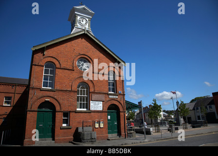 Dromore Hôtel de ville avec sa tour de l'horloge et les stocks de l'ancienne comté de Down en Irlande du Nord uk Banque D'Images