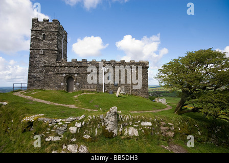 L'église de St Michael de Rupe Brentor à Dartmoor. L'ouest du Devon. Banque D'Images