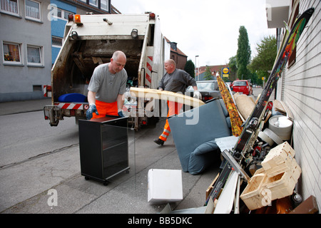 Déchets encombrants, collecte des déchets domestiques, Gelsenkirchen, Allemagne. Banque D'Images