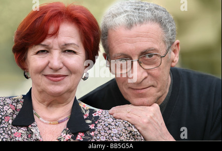 Portrait d'un couple heureux dans leurs années 70 Banque D'Images