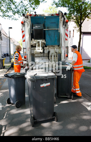 De l'élimination des déchets domestiques, la collecte de déchets, Gelsenkirchen, Allemagne. Banque D'Images