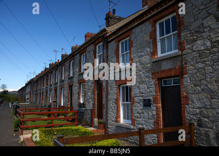 Rangée de maisons de granit mill sur college square east de bessbrook village modèle county armagh Banque D'Images