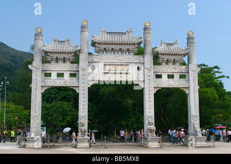 Portes de la monastère Po Lin près du Tian Tan Buddha on Lan Tau Island, Hong Kong. Banque D'Images