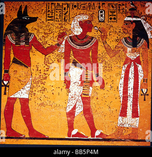 Toutankhamun, roi d'Egypte, 1333 - 1323 av. J.-C., 18ème dynastie, pleine longueur, avec Dieu Anubis et déesse Hatsor, peinture murale, chambre funéraire, Vallée des Rois, Banque D'Images