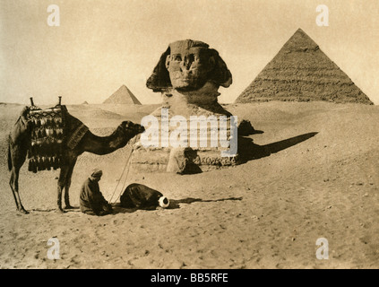 Géographie / voyages, Egypte, Giza, Sphinx, Grande Pyramide en arrière-plan, 1930, , Banque D'Images