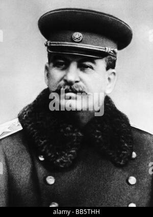 Staline (Joseph Vissarionovich Dzhughashvili), 21.12.1879 - 5.3.1953, politicien soviétique, secrétaire général du Parti communiste de l'Union soviétique 3.4.1922 - 5.3.1953, portrait des années 1940, Banque D'Images