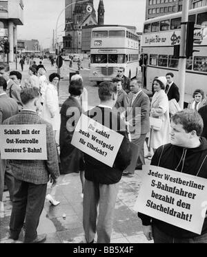 Géographie / voyages, Allemagne, Berlin, politique, manifestation, boycott de l'administration S-Bahn unter East German, organisée par la Confédération allemande des syndicats (Deutscher Gewerkschaftsbund, DGB), Hardenbergplatz, 17.8.1961, Banque D'Images