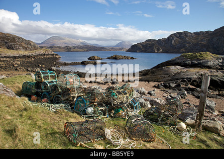 Des casiers à homard par magnifique Loch Inchard Kinlochbervie Sutherland Banque D'Images