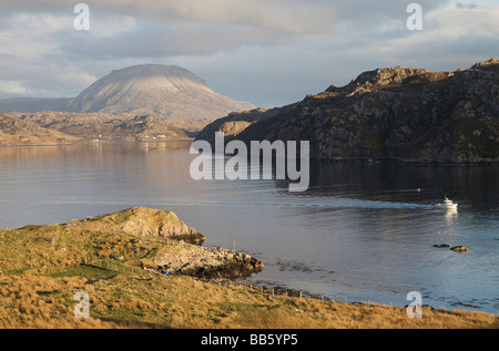 Belle lumière du soir d'or à Loch Inchard Kinlochbervie Sutherland en Écosse Banque D'Images