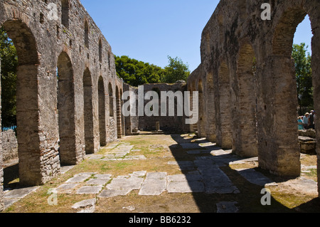 La grande basilique à l'ancienne ville romaine de Butrint Site du patrimoine mondial de l'intérieur d'un parc national dans la République d'Albanie Banque D'Images